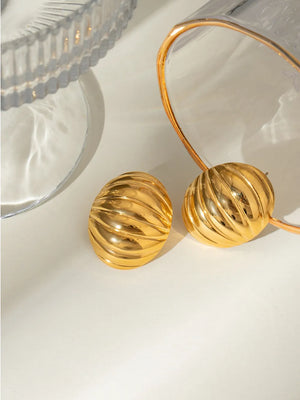 Gold dome earrings with ribbed texture, 18K gold-plated.