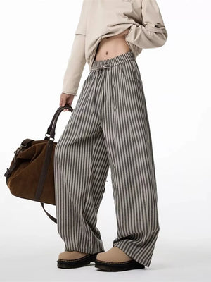 Striped wide-leg sweatpants in gray with drawstring waist and pockets.