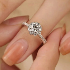 1 Carat 925 Sterling Silver Moissanite Ring, close-up detail