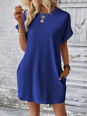 Relaxed tee dress in dark blue with cuffed sleeves and pockets.