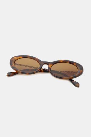 Brown oval sunglasses with tortoise shell frames and chain detail