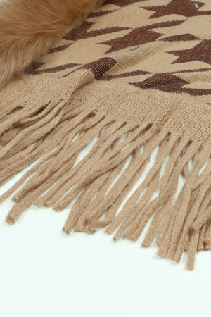 Beige houndstooth poncho with faux fur collar and fringe detail