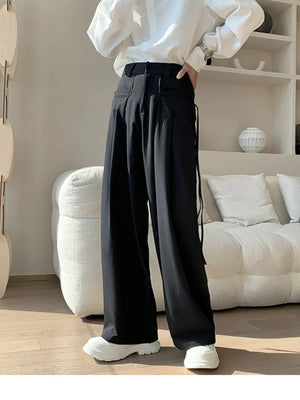 Men's black wide-leg casual trousers with a relaxed fit and subtle pleats.