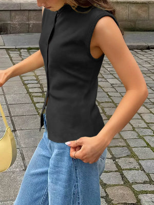 Refined knit vest, buttoned front, available in black, brown, khaki, yellow.