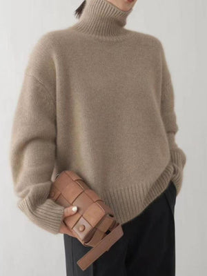 Relaxed fit cashmere turtleneck sweater in khaki with a high neck and ribbed cuffs.