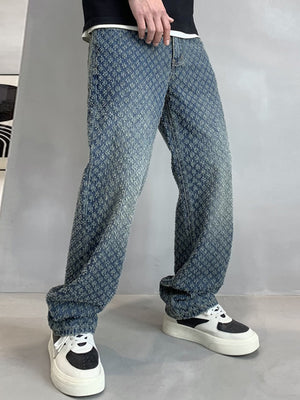 Relaxed fit jeans in blue denim with a textured diamond pattern and a vintage wash.