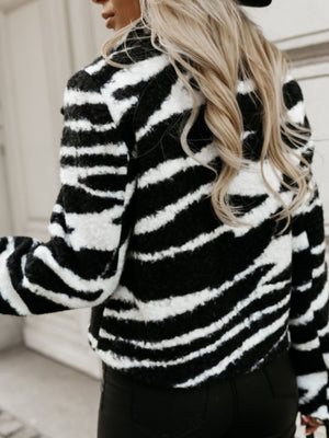 Bouclé jacket with zebra print, black and white, long sleeves, casual style
