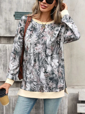 sweatshirt in medium gray with crew neck and long sleeve