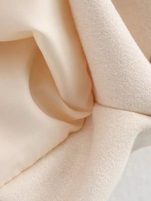 Oversized zip-up jacket in off-white with a soft knit texture and smooth lining.