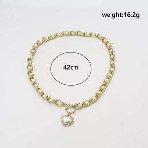 Chunky Pearl And Heart Pendant 18k Gold-plated Necklace in Gold, fit detail