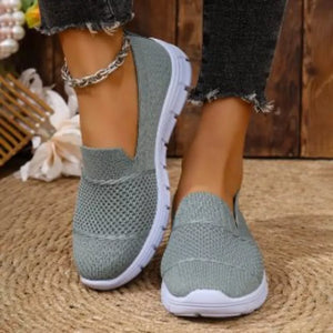 Round Toe Flats Slip-ons in Black, fit detail