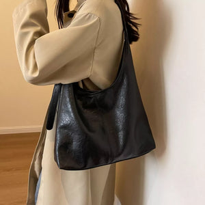 Adjustable Strap Shoulder Bag in Black, close-up detail