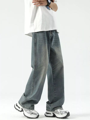 Relaxed wide-leg jeans in vintage blue denim with a comfortable fit.