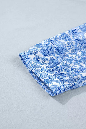Floral pleated blouse with square neckline in blue and white polyester.
