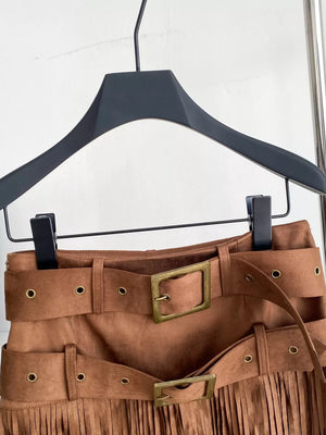 Belted mini skirt in brown suede with fringe and antique brass buckles.