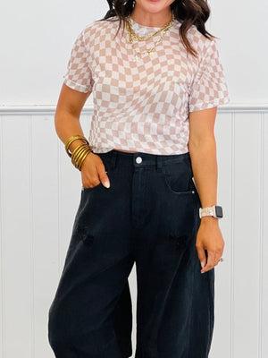 Checkered mesh crew neck t-shirt in beige with short sleeves.