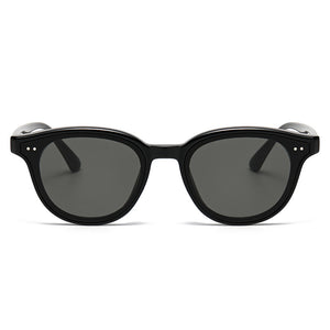 Black round sunglasses with UV400 protection and classic detailing.
