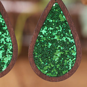 Wood-framed glitter teardrop earrings in green with a boho style.