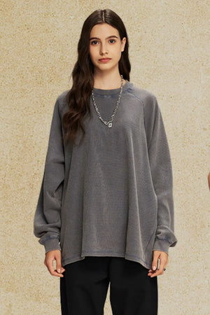 Raglan sleeve washed cotton sweatshirt in dark gray with crew neck and relaxed fit.