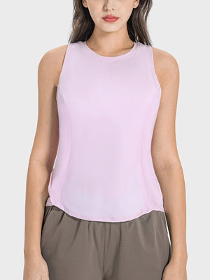 Lilac performance tank top with round neckline and curved hem