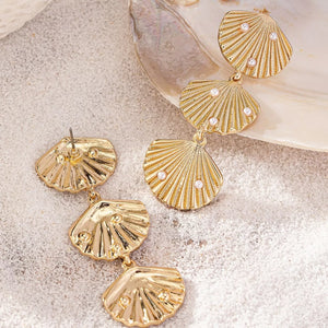 Gold seashell dangle earrings with pearls, 18K gold-plated.