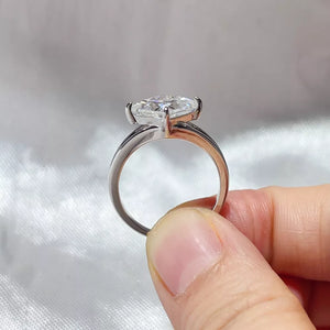0.3 Carat 925 Sterling Silver Solitaire Ring, close-up detail