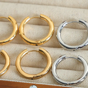 Sculpted gold and silver hoop earrings, 18K gold-plated, casual accessories for women.
