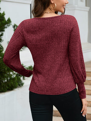 Wine knit sweater with scoop neck and balloon sleeves