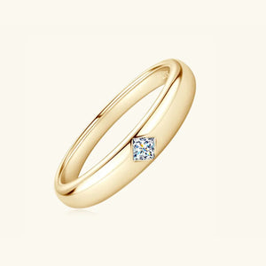 Gold band ring with square-shaped moissanite diamond accent