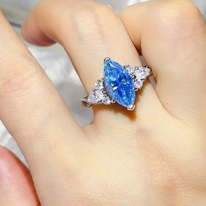 3 Carat 925 Ring in Pastel Blue, close-up detail