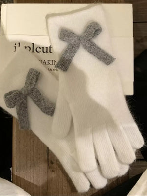 White rabbit fur gloves with gray knitted bows