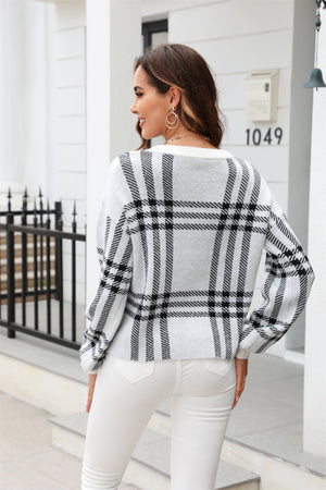 Checked plaid crewneck sweater in acrylic with black and white pattern.