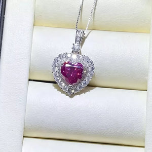 1 Carat 925 Sterling Silver Moissanite Necklace, close-up detail