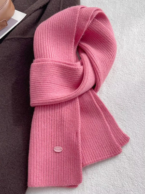Rose Color ribbed knit wool scarf with oval detail