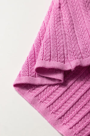 Red-violet knit blouse with square neckline and flutter sleeves, 100% viscose.