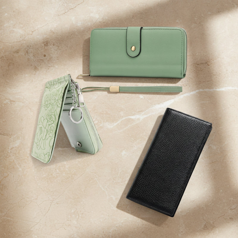 Wallets & Clutches