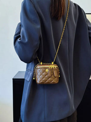Quilted Chain Strap Crossbody Bag in Black, fabric detail