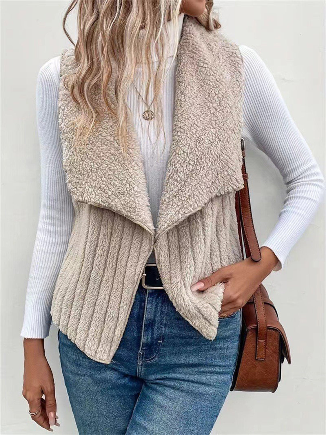 Textured teddy collarless vest in Dust Storm with ribbed detail and open front.