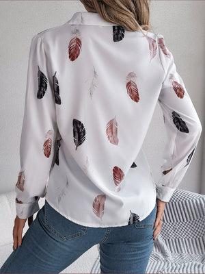 White blouson sleeve shirt with feather print, button-down collar, acrylic fabric