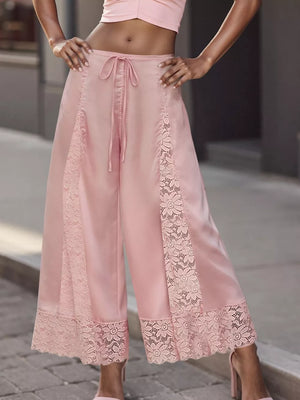 Lace Trim Wide-leg Cropped Pants in White, fabric detail