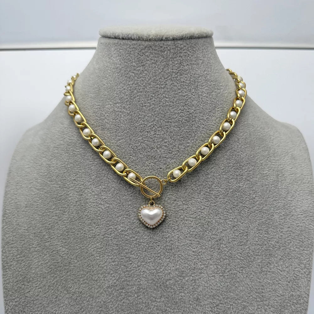 Chunky Pearl And Heart Pendant 18k Gold-plated Necklace in Gold, fabric detail