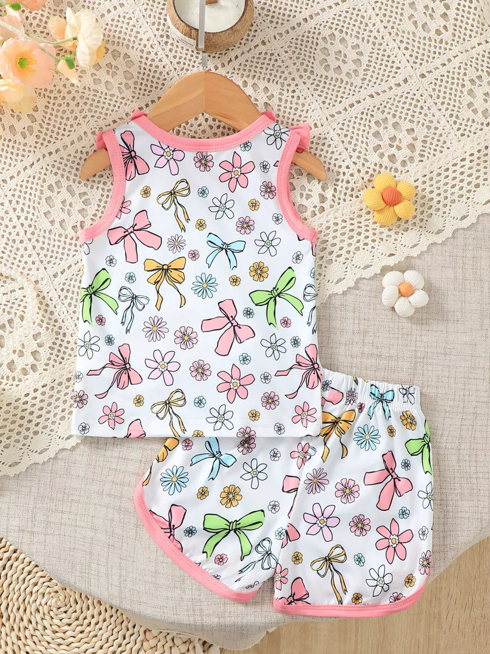 Toddler white floral & bowknot tank top and shorts set with pink trim.