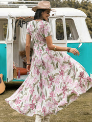 White floral maxi dress with button detail and short sleeves, made of 100% viscose.