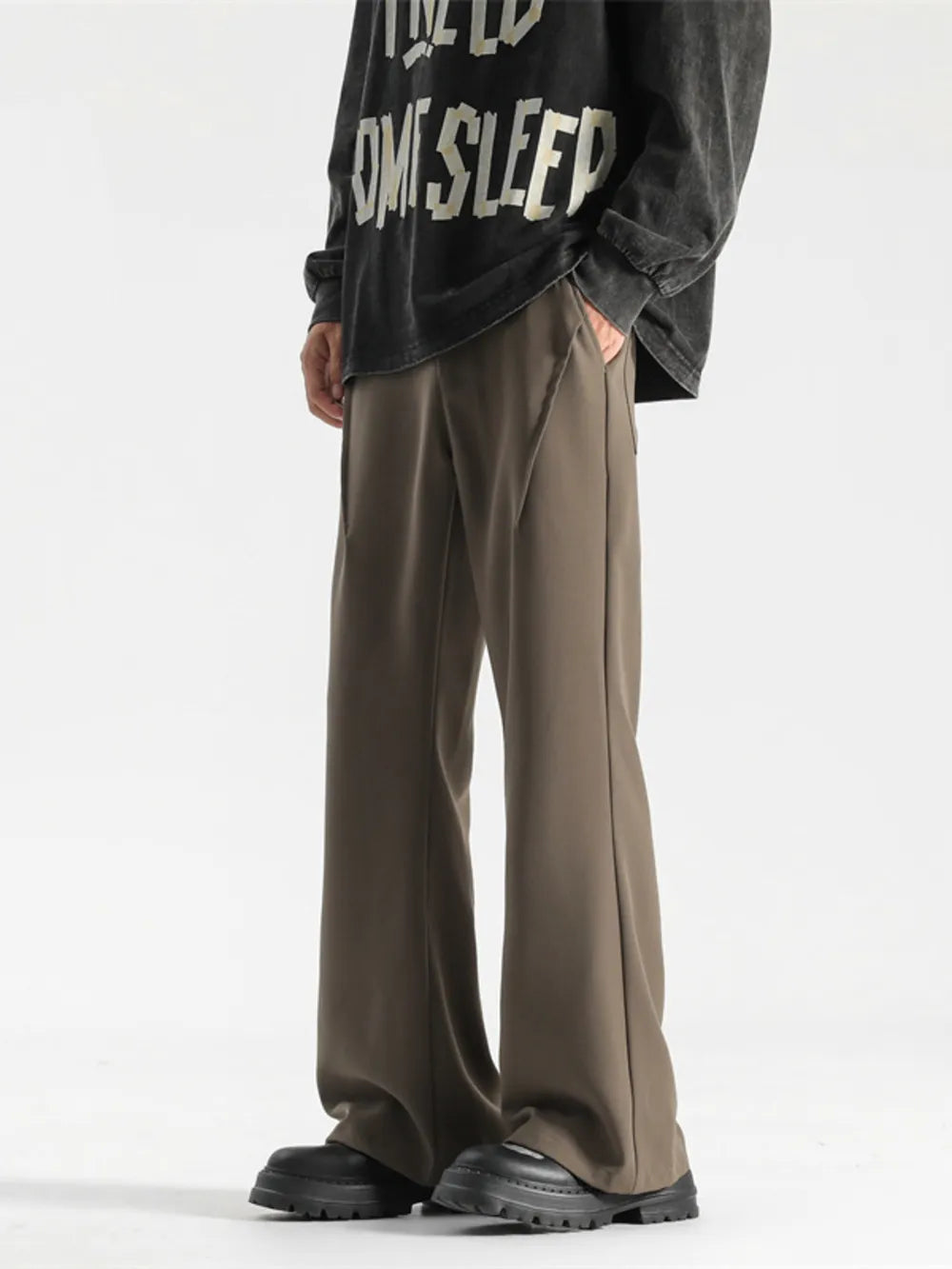 Relaxed fit wide-leg sweatpants in coffee with a casual, comfortable style.