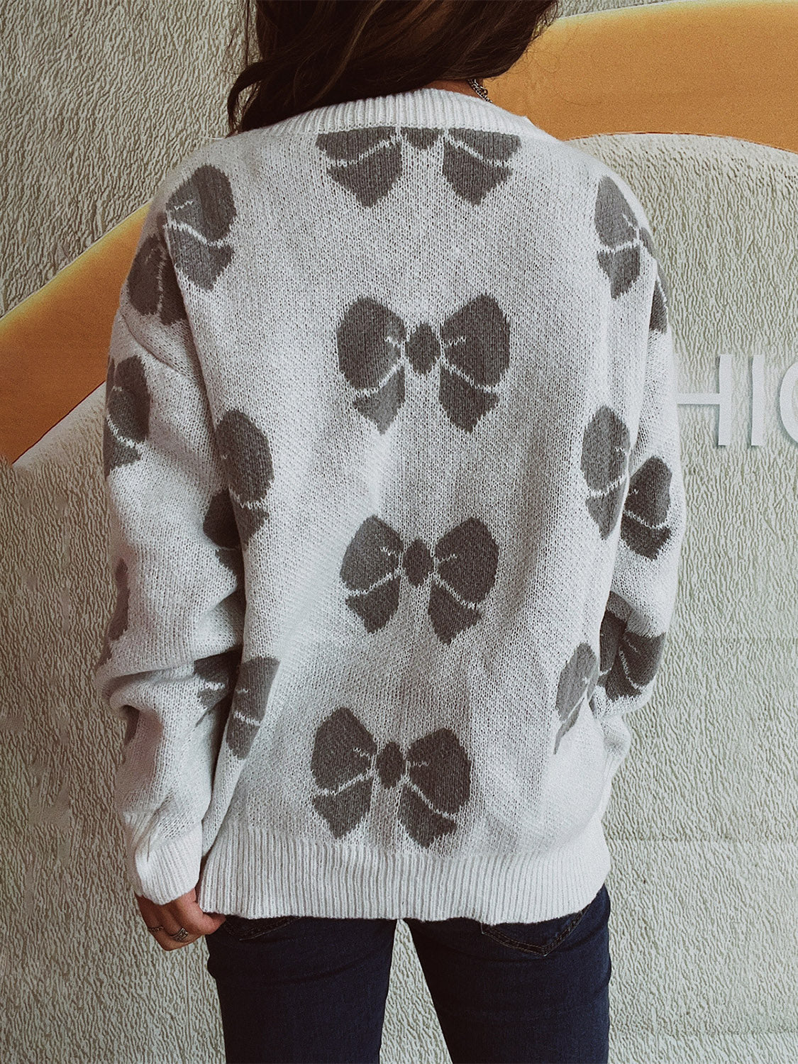 Gray bow print relaxed fit sweater with crew neck and long sleeves