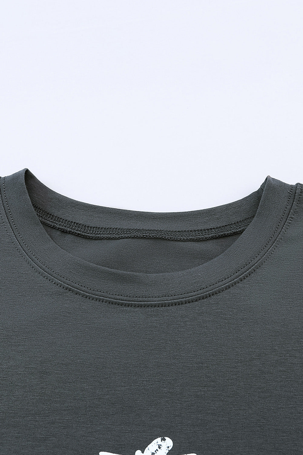 Mid gray cotton graphic t-shirt with relaxed fit and crew neck.