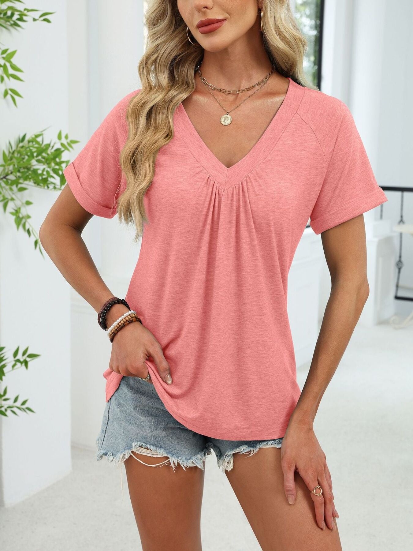 Pink ruched V-neck short sleeve t-shirt with elastane for comfort.