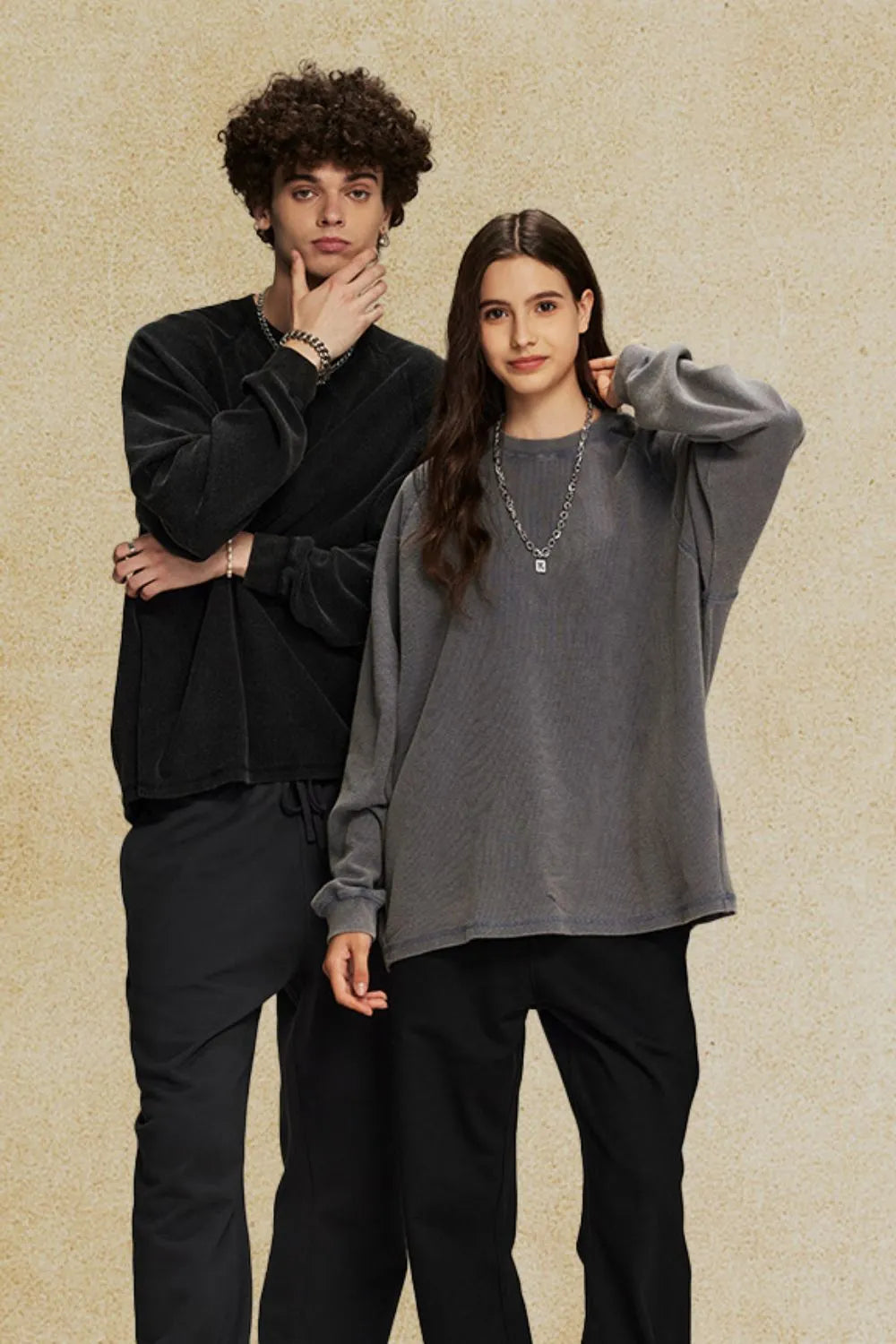 Raglan sleeve washed cotton sweatshirt in dark gray with a crew neck.