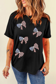 Black t-shirt with patriotic bow motifs, crew neck, short sleeves, casual fit