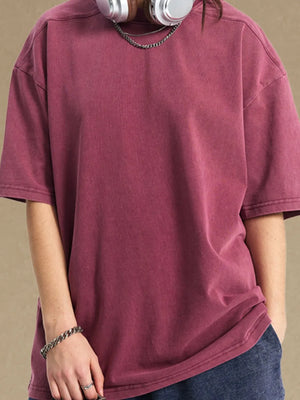 Neo t-shirt in cerise with a round neck and short sleeves, styled with a chain necklace and bracelet.